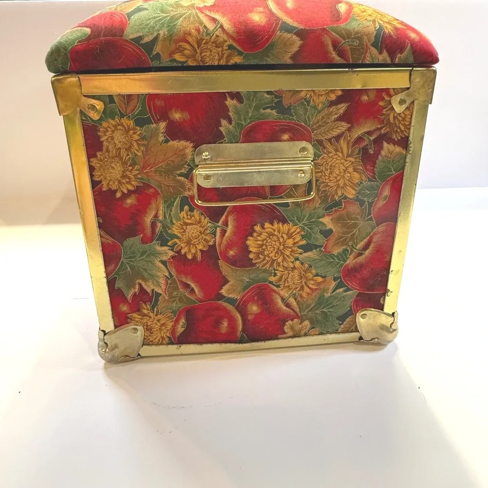 Vintage Style Apple Floral Storage Trunk Padded Ottoman Gold Trim Small Chest